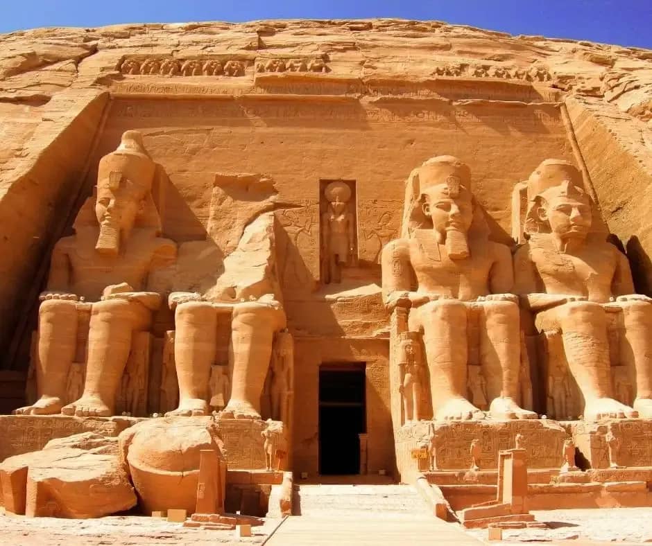 From Luxor: Private Day Trip to Abu Simbel with Lunch